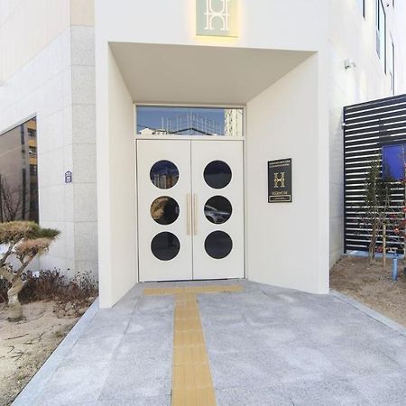 Hermon Hotel Gimhae Bagian luar foto