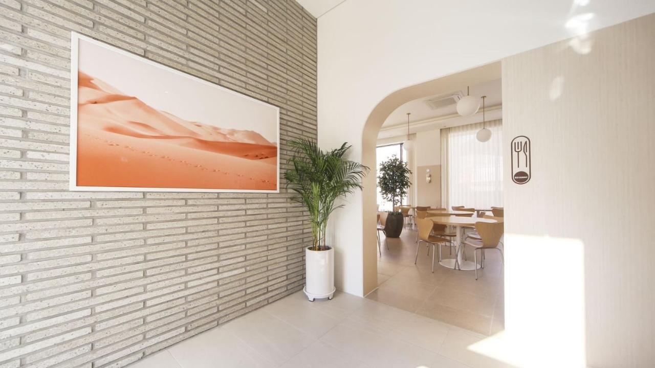 Hermon Hotel Gimhae Bagian luar foto