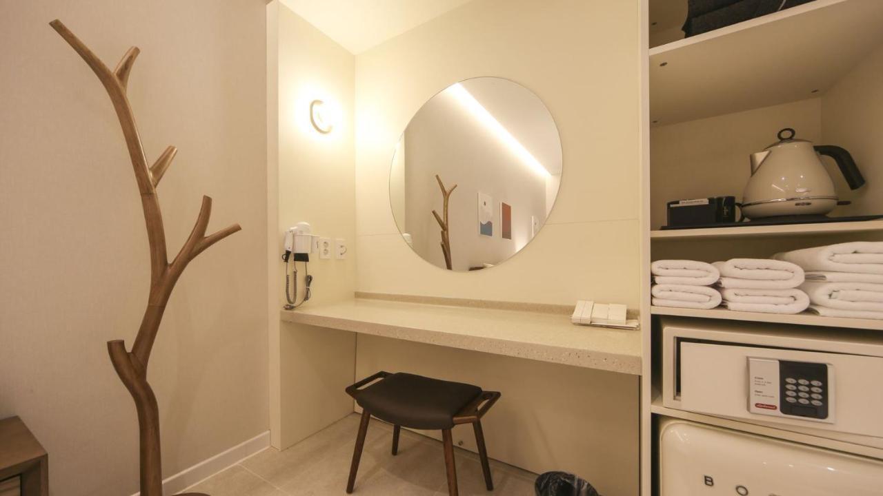 Hermon Hotel Gimhae Bagian luar foto