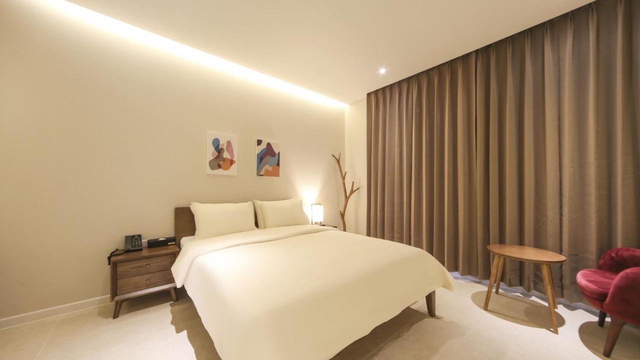 Hermon Hotel Gimhae Bagian luar foto