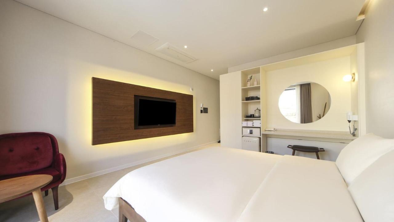 Hermon Hotel Gimhae Bagian luar foto