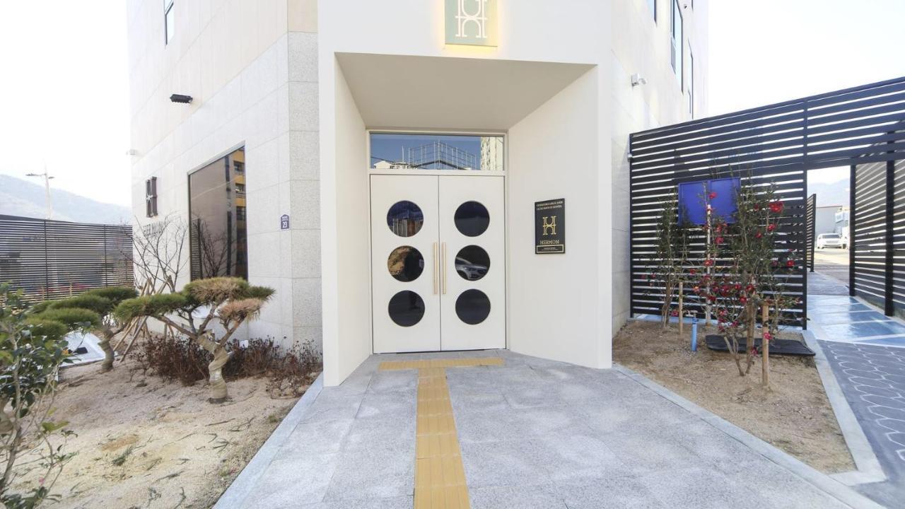 Hermon Hotel Gimhae Bagian luar foto