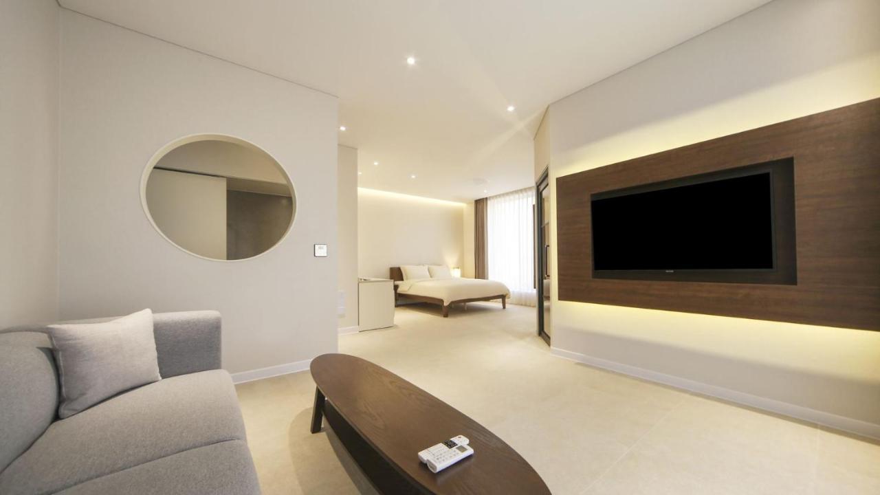 Hermon Hotel Gimhae Bagian luar foto
