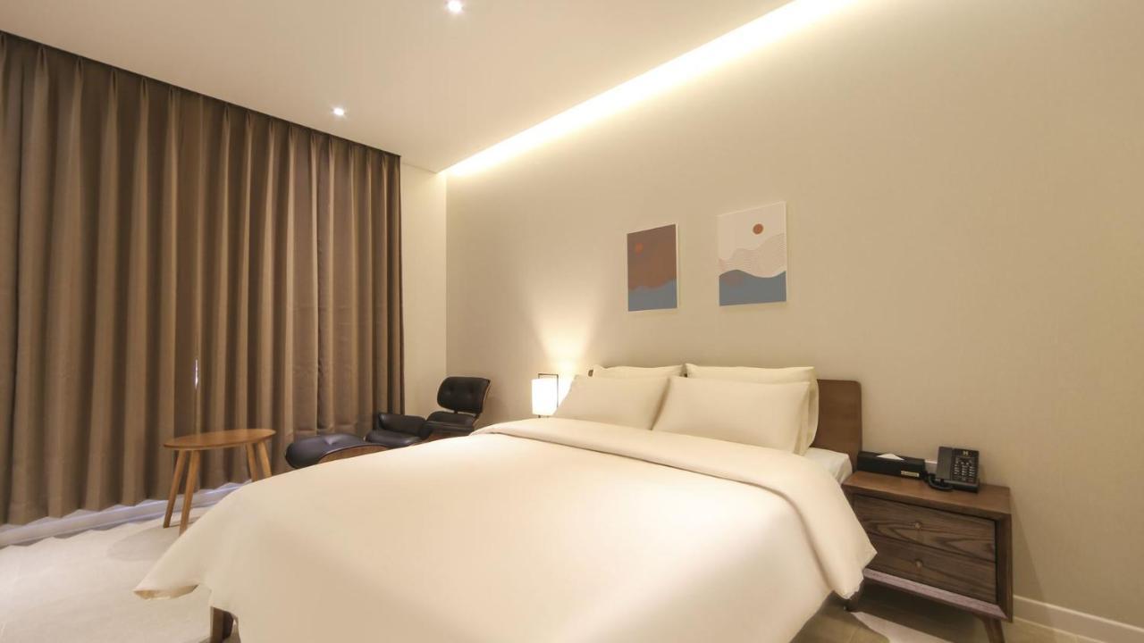 Hermon Hotel Gimhae Bagian luar foto