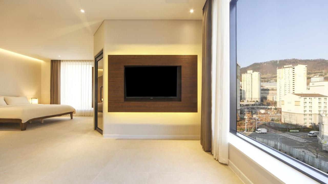 Hermon Hotel Gimhae Bagian luar foto