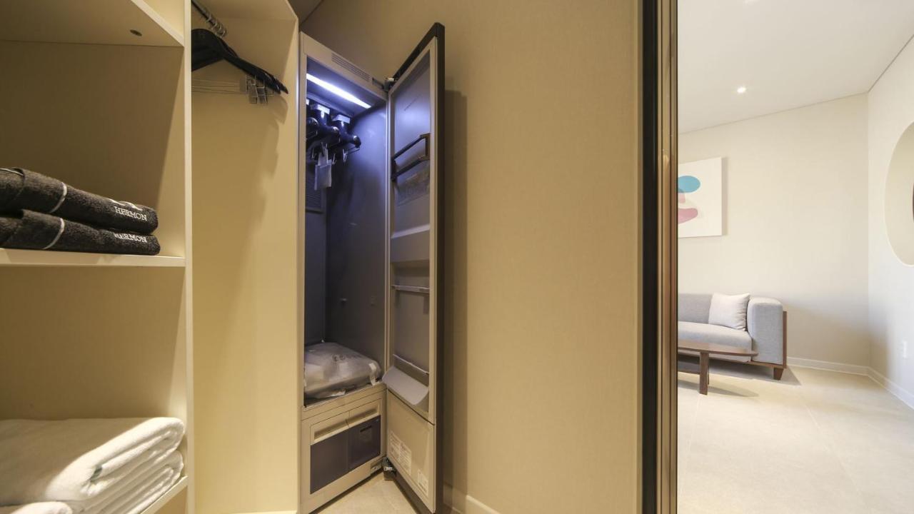 Hermon Hotel Gimhae Bagian luar foto