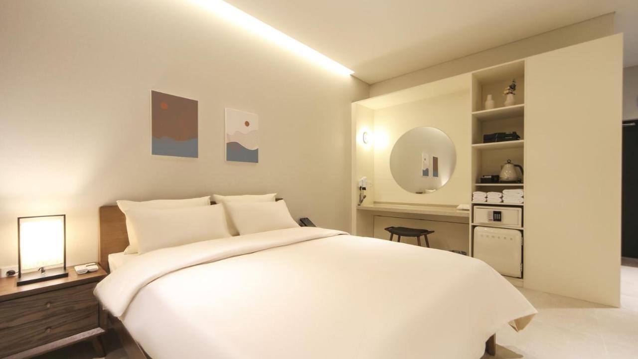 Hermon Hotel Gimhae Bagian luar foto