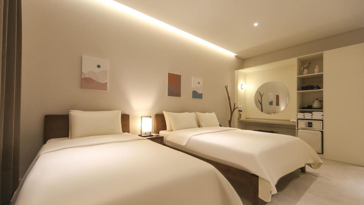 Hermon Hotel Gimhae Bagian luar foto