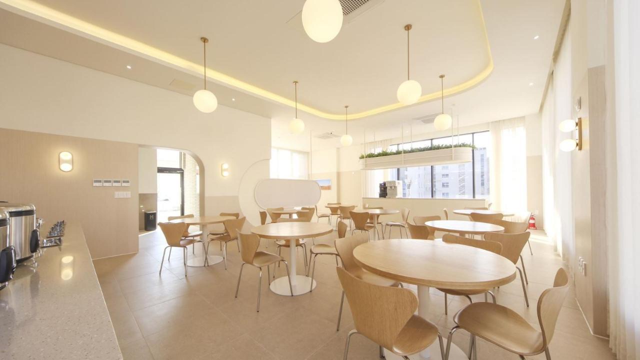 Hermon Hotel Gimhae Bagian luar foto