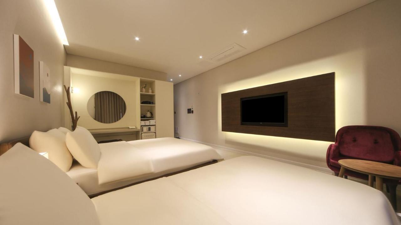 Hermon Hotel Gimhae Bagian luar foto
