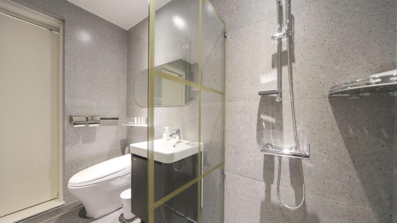 Hermon Hotel Gimhae Bagian luar foto
