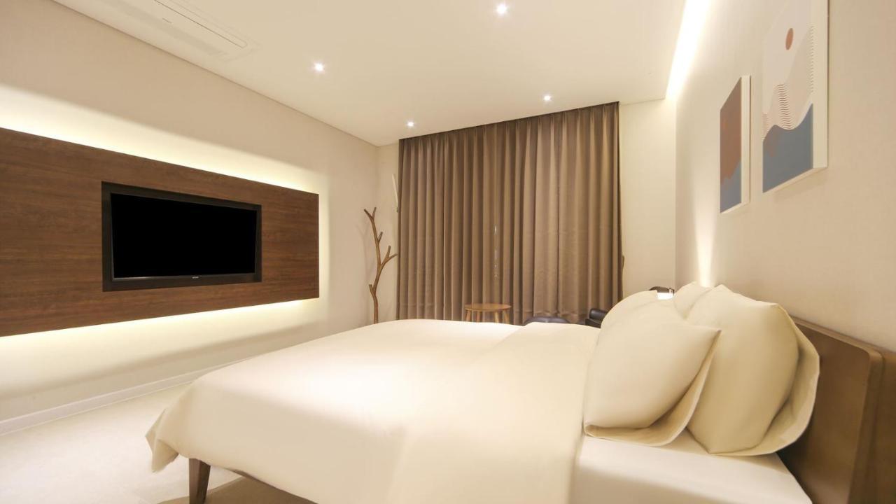 Hermon Hotel Gimhae Bagian luar foto