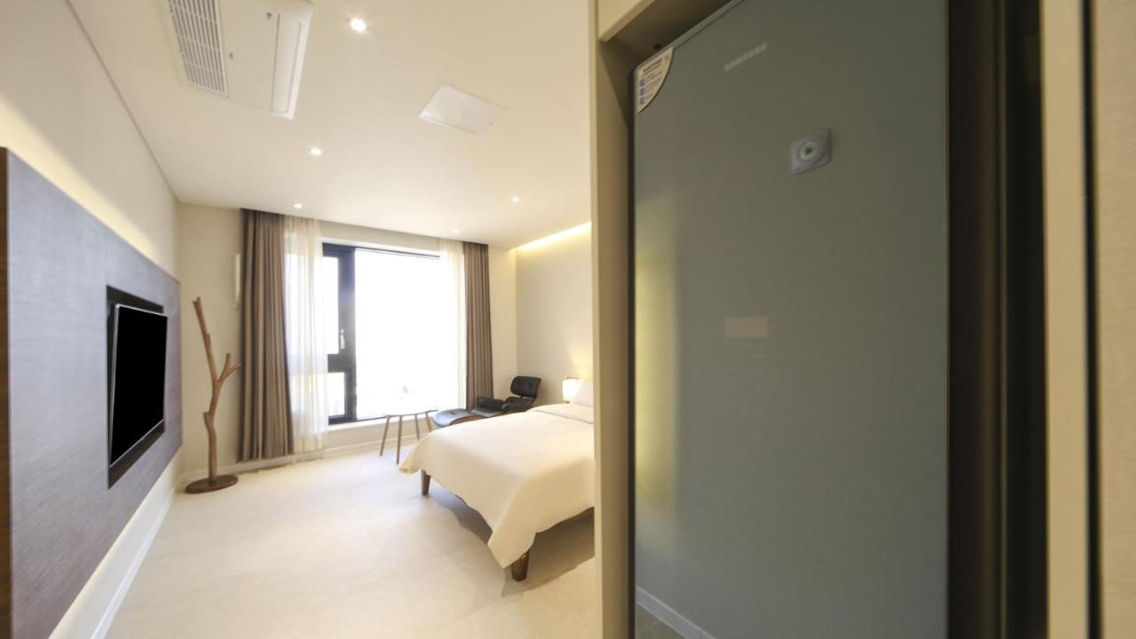Hermon Hotel Gimhae Bagian luar foto