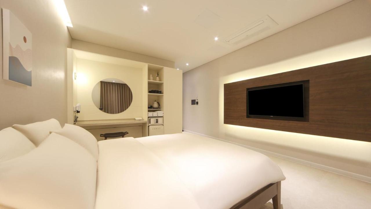 Hermon Hotel Gimhae Bagian luar foto