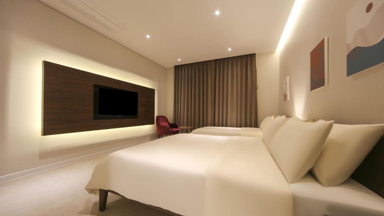 Hermon Hotel Gimhae Bagian luar foto