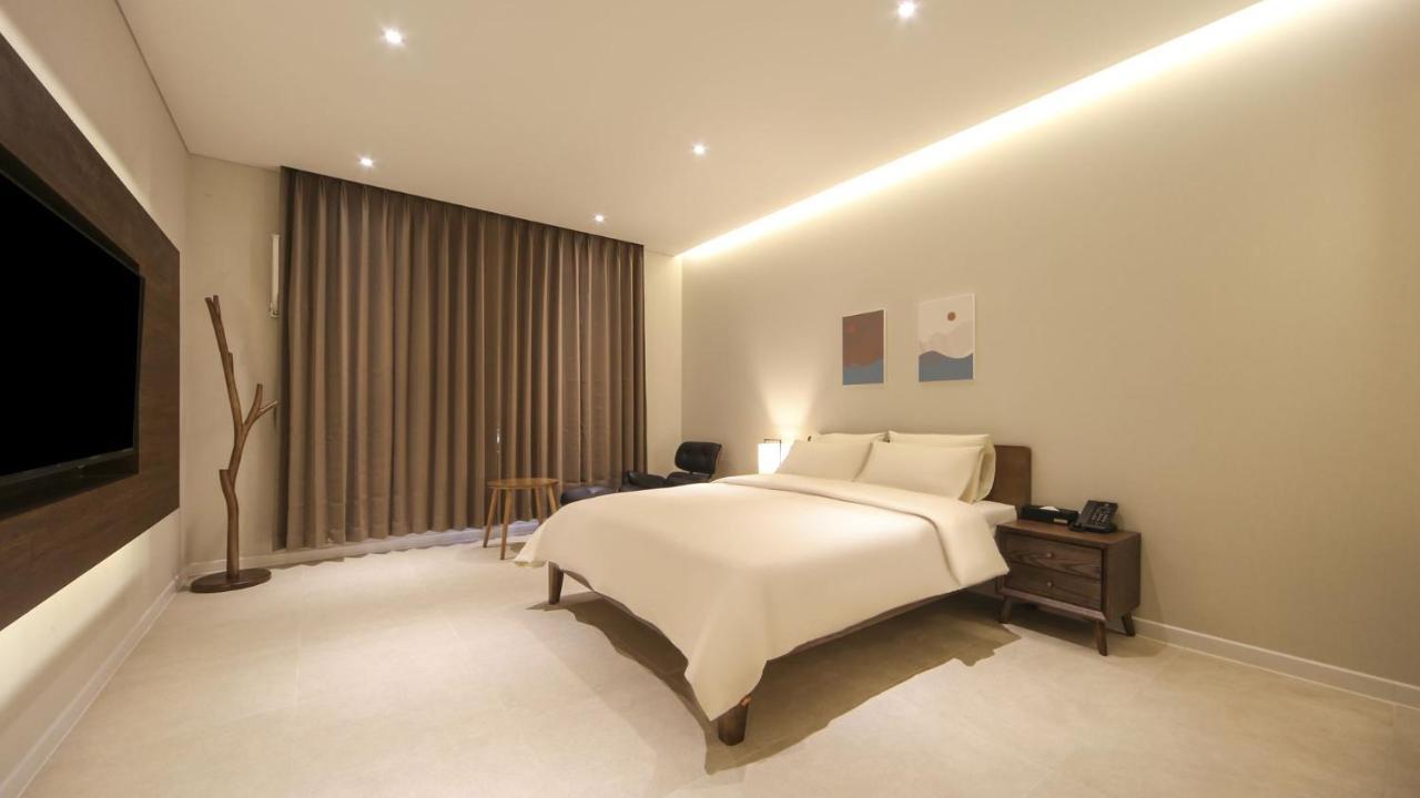 Hermon Hotel Gimhae Bagian luar foto