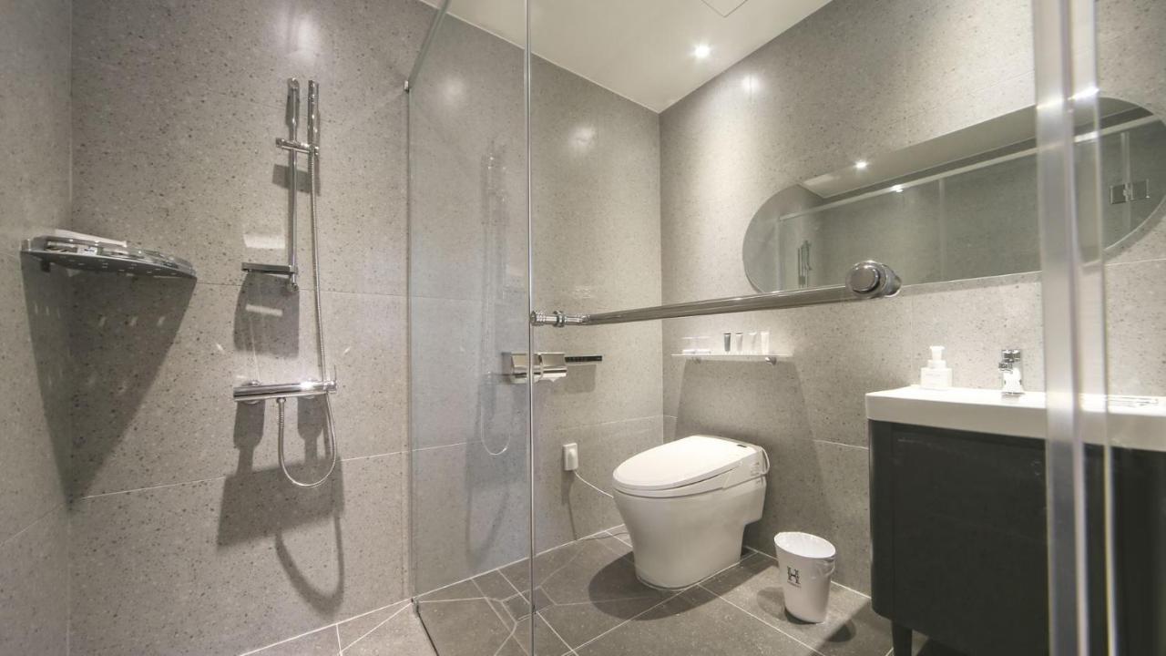 Hermon Hotel Gimhae Bagian luar foto