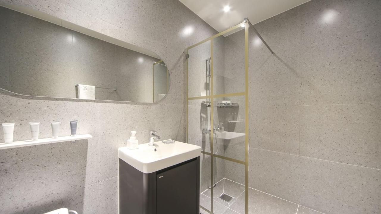 Hermon Hotel Gimhae Bagian luar foto
