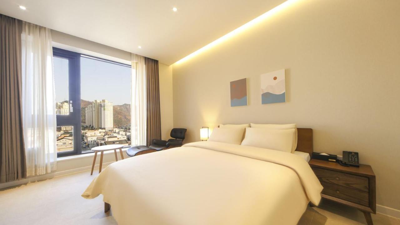 Hermon Hotel Gimhae Bagian luar foto